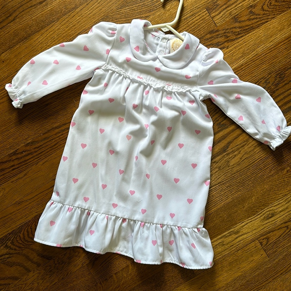 TBBC girls 3t long heart nightgown great condition